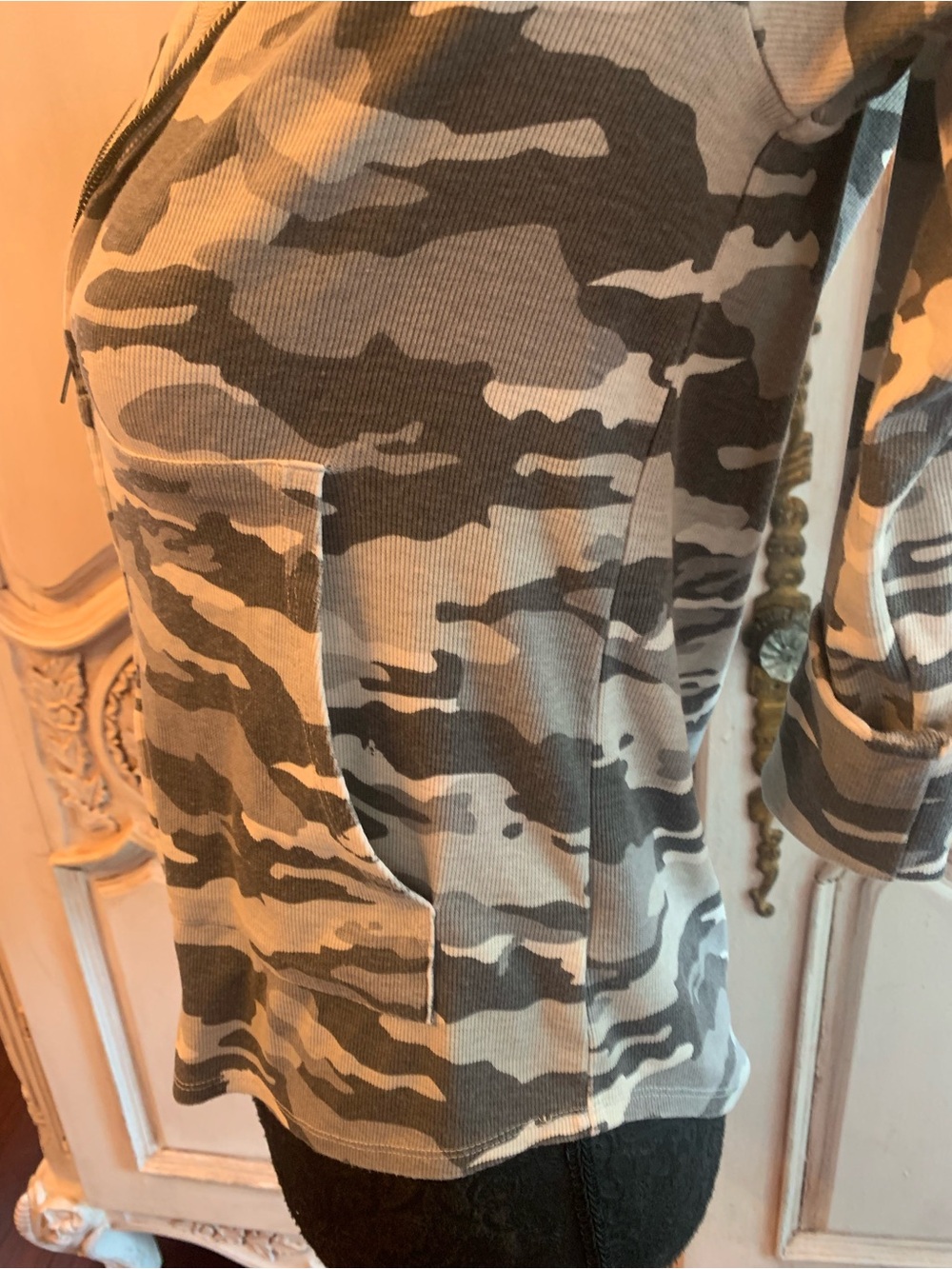 Chaser Women's Gray Camouflage Zip Hoodie Jacket
A1 - Picture 15 of 16